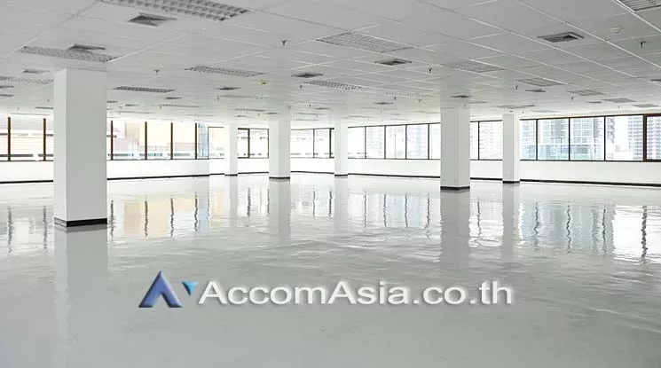  2  Office Space For Rent in Silom ,Bangkok BTS Sala Daeng at Q House Convent AA12145